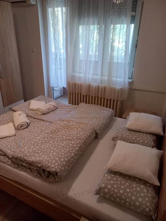 Lunula * Novi Sad